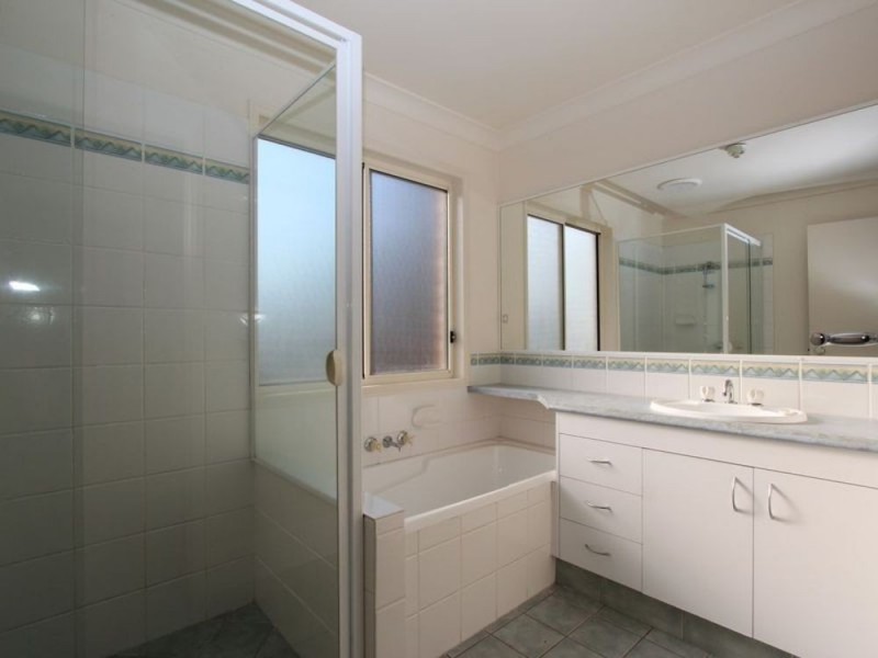 6 Orion Court, Molendinar QLD 4214