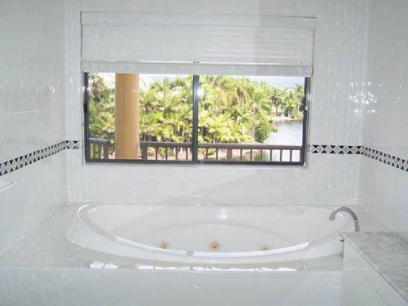 Clear Island Waters QLD 4226