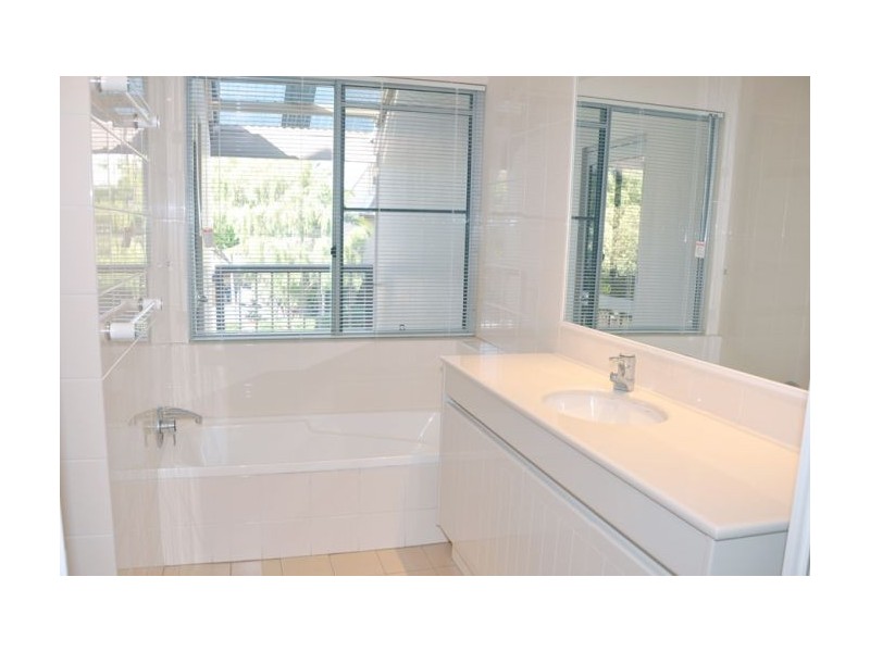 6 Allenton 125 Santa Cruz Blvd, Clear Island Waters QLD 4226