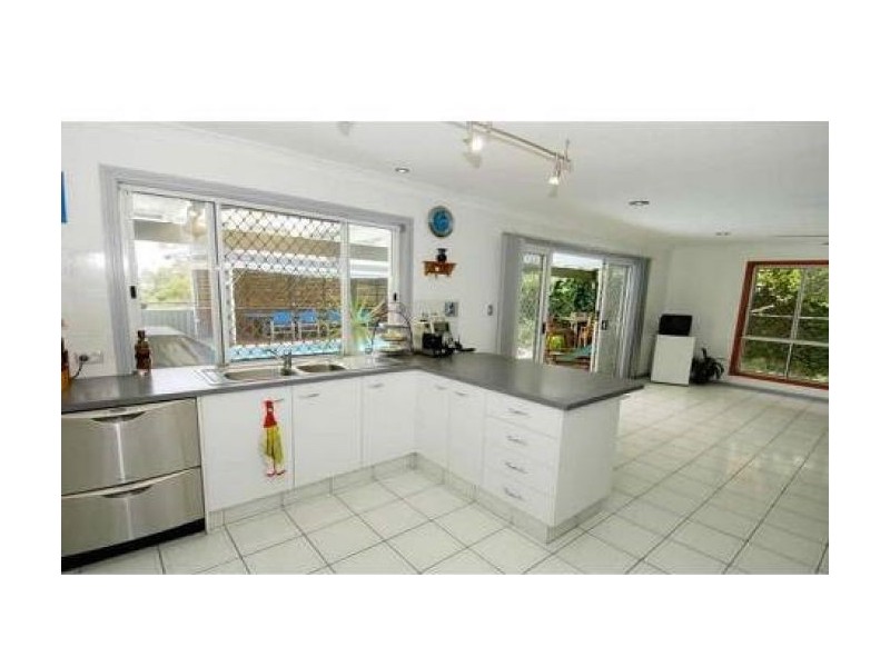 5 Teak Place, Ashmore QLD 4214