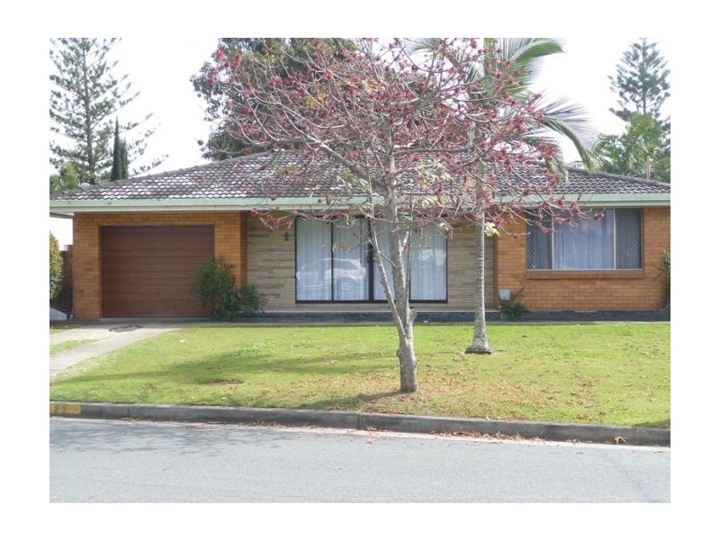 23 St Andrews Ave, Isle Of Capri QLD 4217