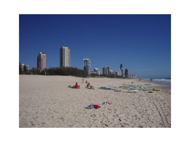 6.24 chelsea ave, Broadbeach QLD 4218
