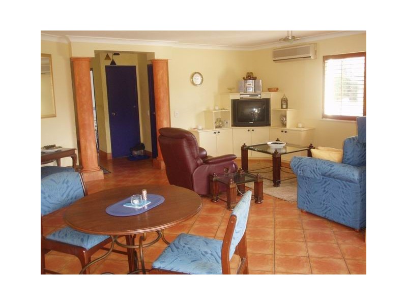 6.24 chelsea ave, Broadbeach QLD 4218