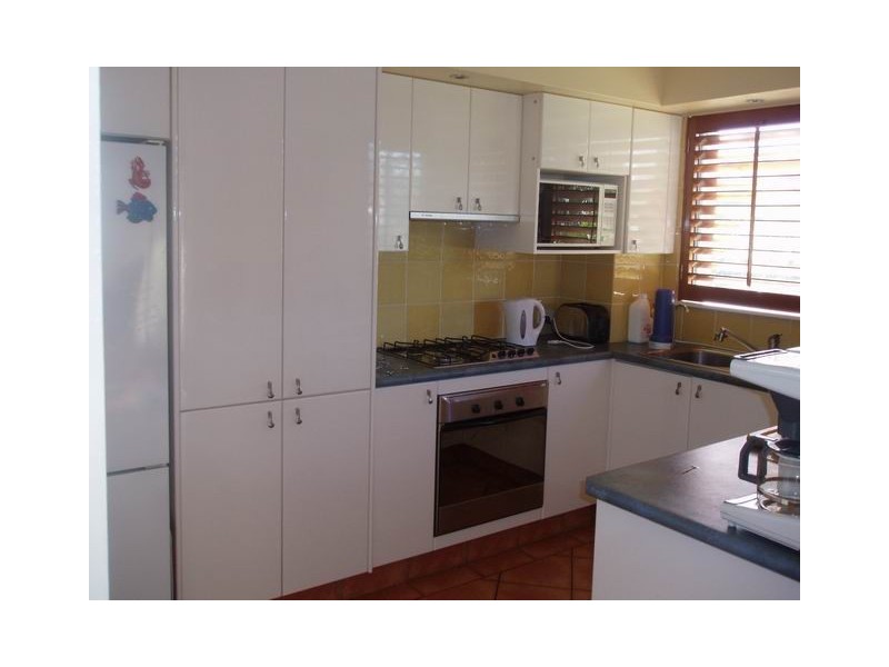 6.24 chelsea ave, Broadbeach QLD 4218