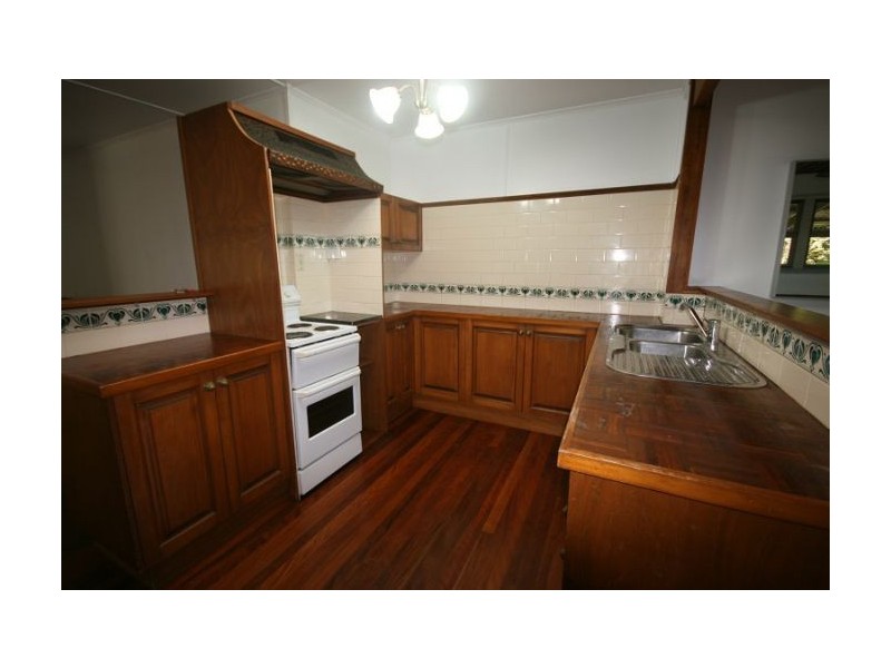 9 McCowan Street, Ashmore QLD 4214