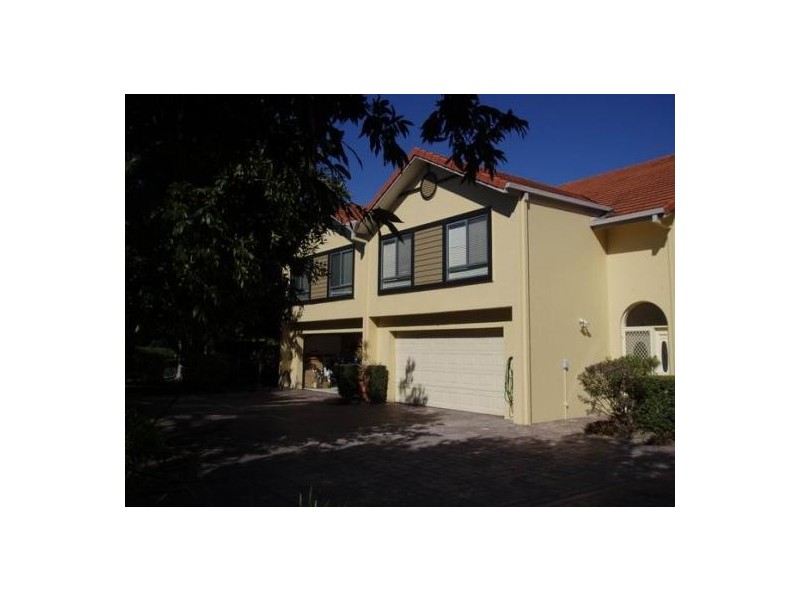 Clear Island Waters QLD 4226