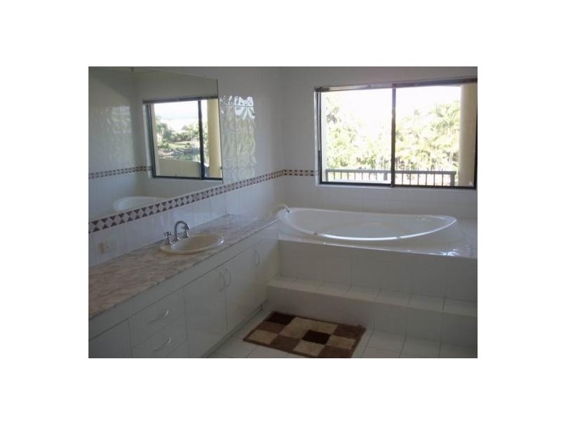 Clear Island Waters QLD 4226