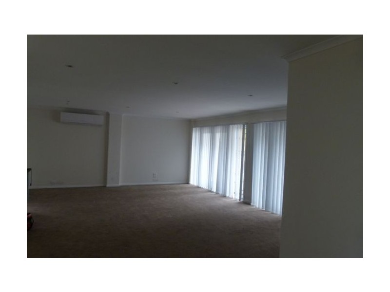 16 Carrabean Avenue, Ashmore QLD 4214