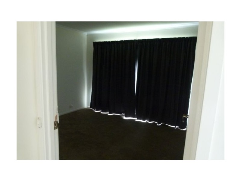 16 Carrabean Avenue, Ashmore QLD 4214