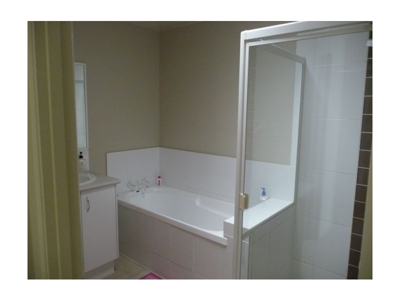2/15 Benson st, Ormeau QLD 4208