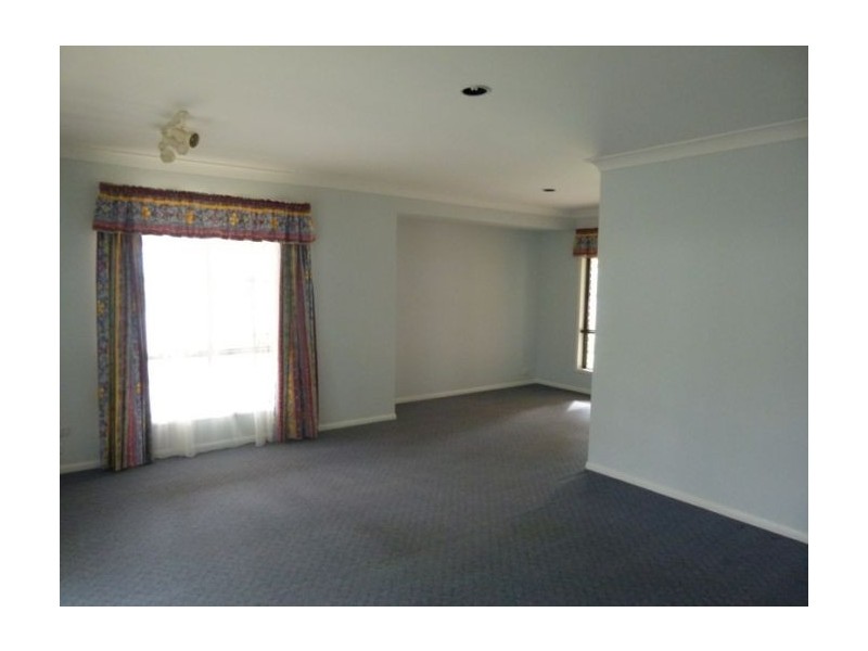 2 Manse Court, Molendinar QLD 4214