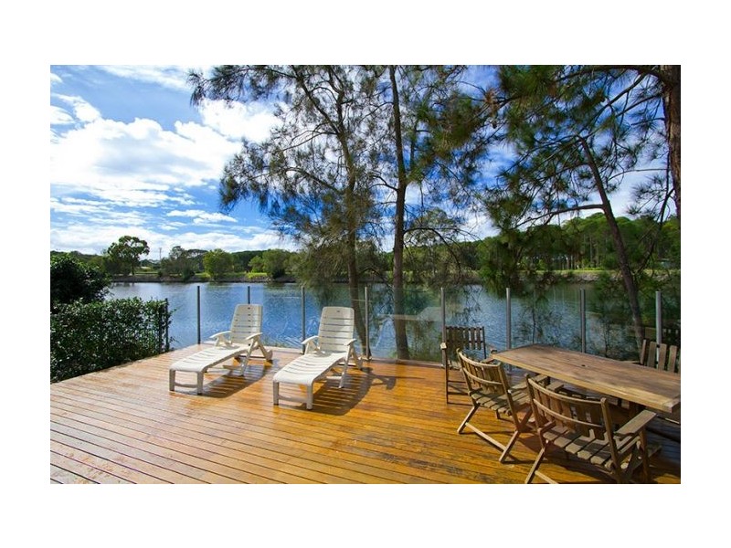 22 Lancelin Drive, Mermaid Waters QLD 4218