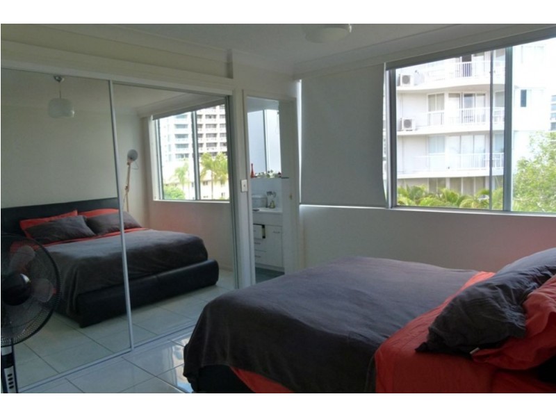 11/220 Surf Parade, Surfers Paradise QLD 4217