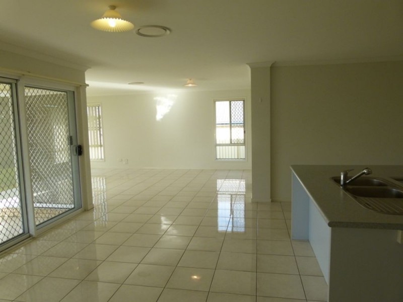 81 Highcrest Circuit, Molendinar QLD 4214