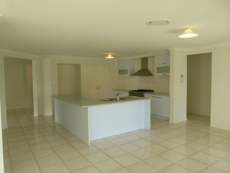 81 Highcrest Circuit, Molendinar QLD 4214