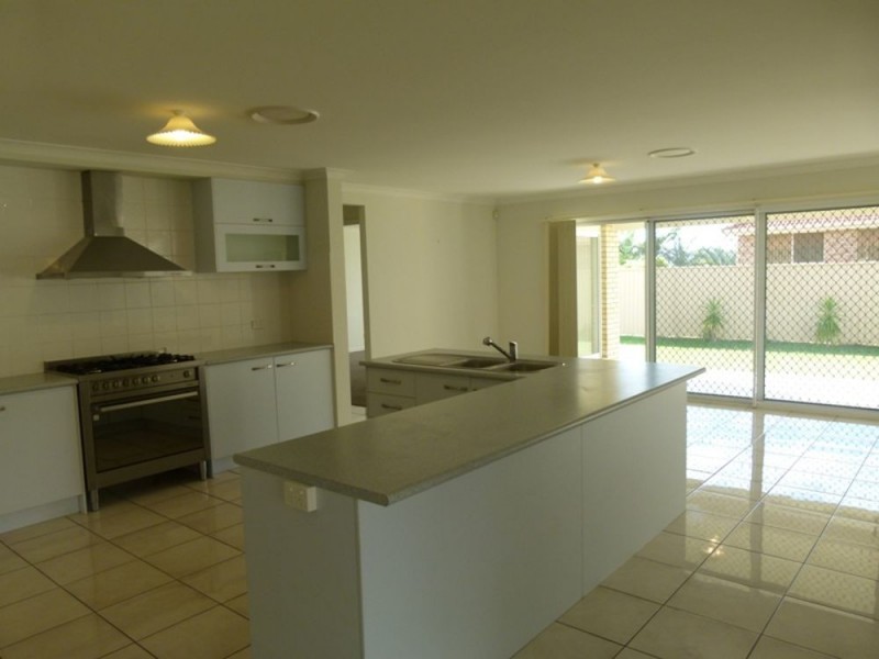 81 Highcrest Circuit, Molendinar QLD 4214