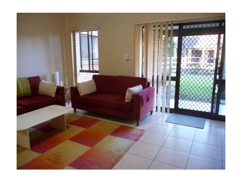 20 Dunlop Court, Mermaid Waters QLD 4218