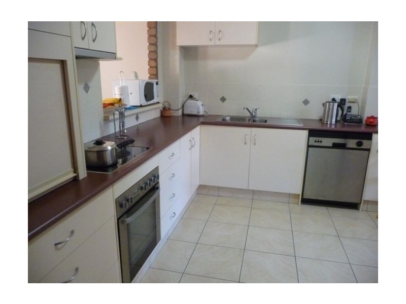 20 Dunlop Court, Mermaid Waters QLD 4218