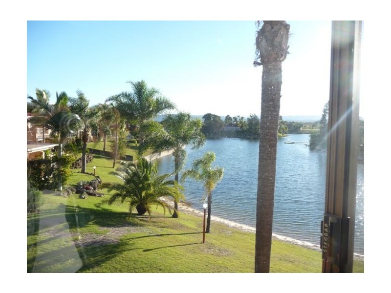 20 Dunlop Court, Mermaid Waters QLD 4218