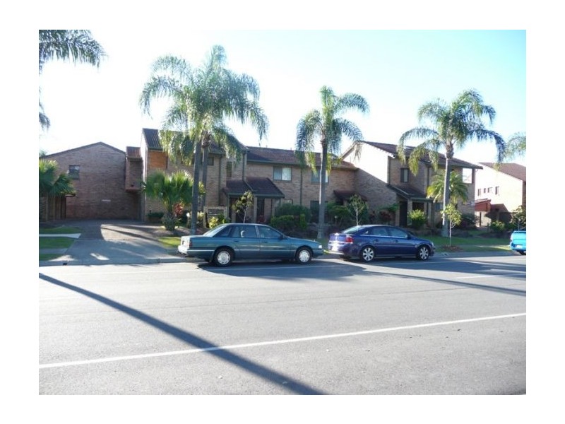 20 Dunlop Court, Mermaid Waters QLD 4218