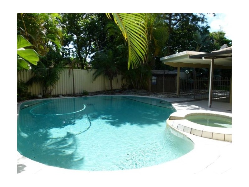 39 Honeyeater Drive, Burleigh Waters QLD 4220