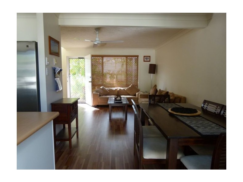 2 St Kevins Ave, Benowa QLD 4217