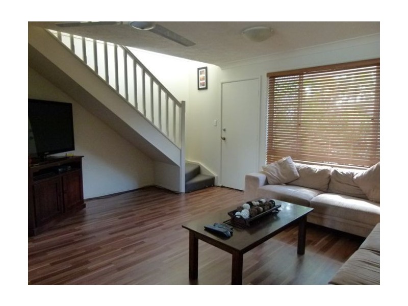 2 St Kevins Ave, Benowa QLD 4217