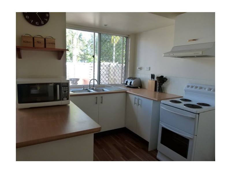 2 St Kevins Ave, Benowa QLD 4217