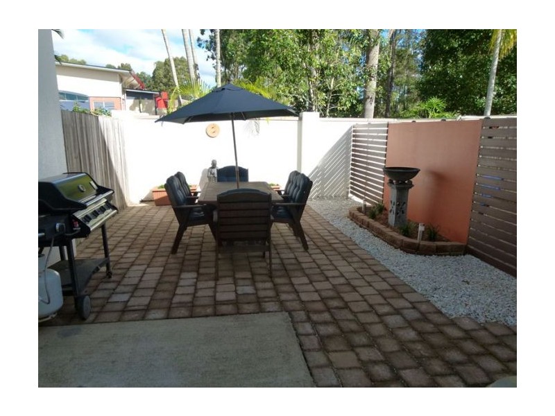 2 St Kevins Ave, Benowa QLD 4217