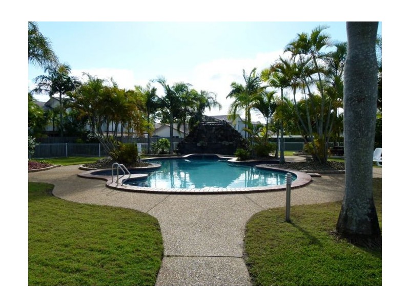 2 St Kevins Ave, Benowa QLD 4217