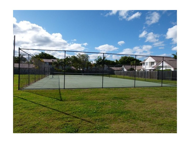 2 St Kevins Ave, Benowa QLD 4217