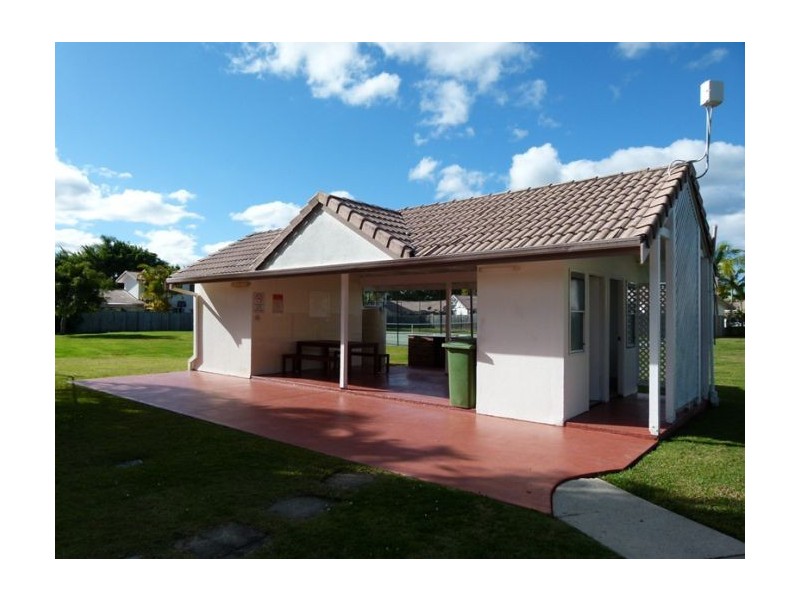 2 St Kevins Ave, Benowa QLD 4217