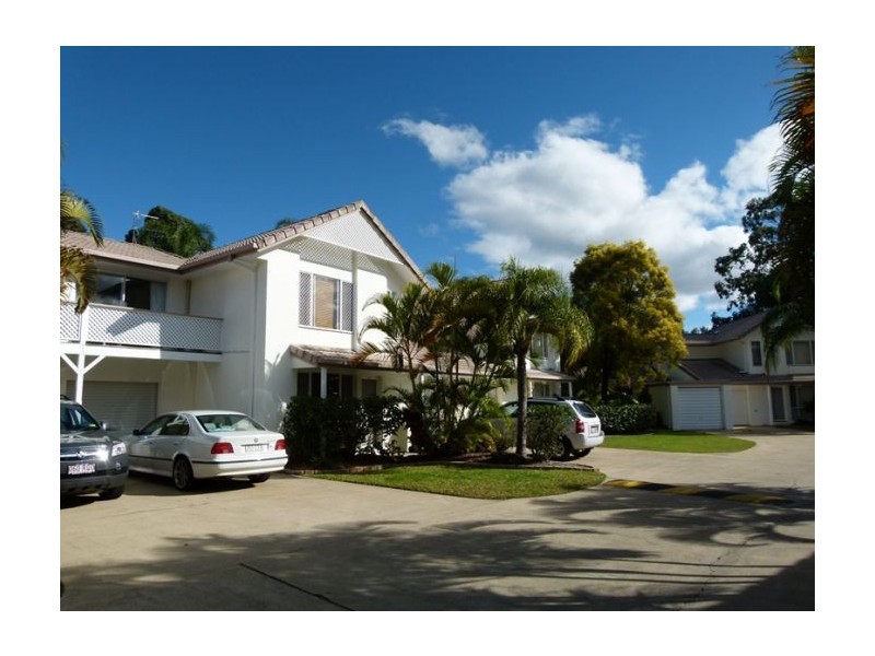 2 St Kevins Ave, Benowa QLD 4217