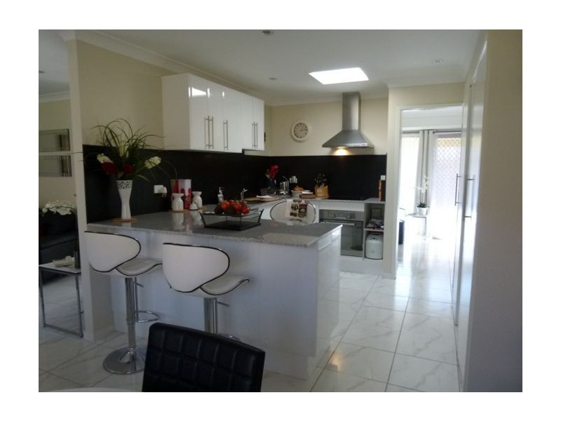 @/37 St Kevins Ave, Benowa QLD 4217