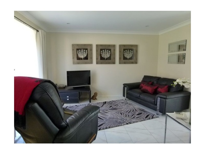 @/37 St Kevins Ave, Benowa QLD 4217