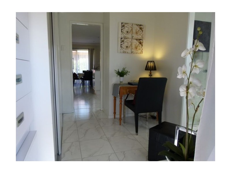 @/37 St Kevins Ave, Benowa QLD 4217