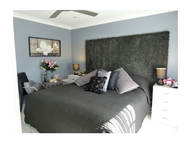 @/37 St Kevins Ave, Benowa QLD 4217