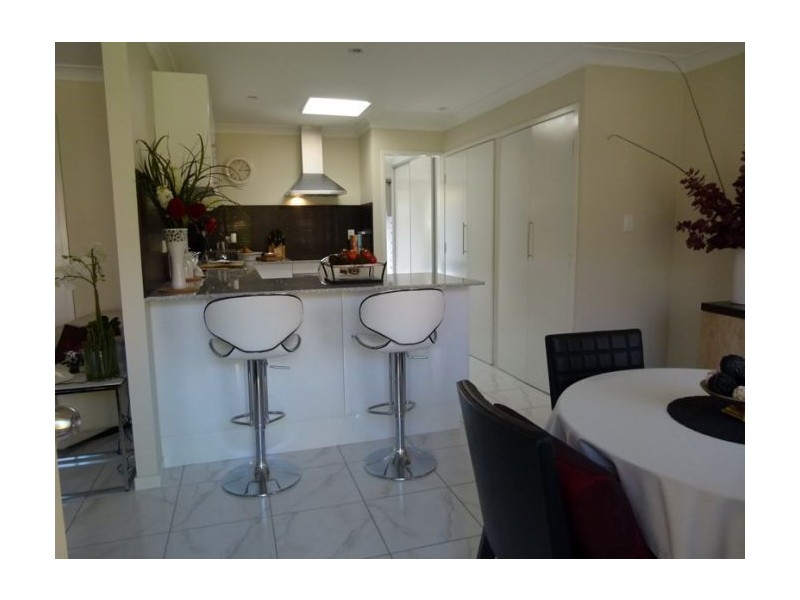 @/37 St Kevins Ave, Benowa QLD 4217