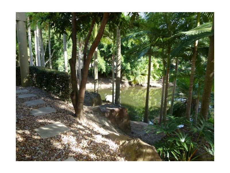 Clear Island Waters QLD 4226