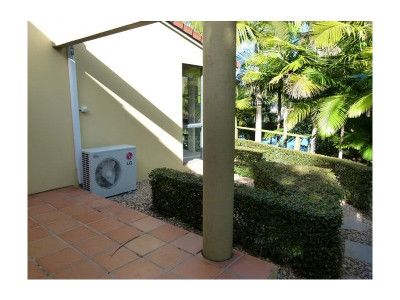 Clear Island Waters QLD 4226