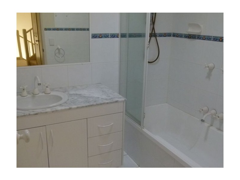 Clear Island Waters QLD 4226