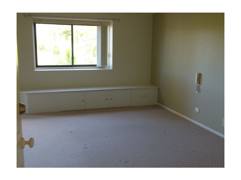 Clear Island Waters QLD 4226