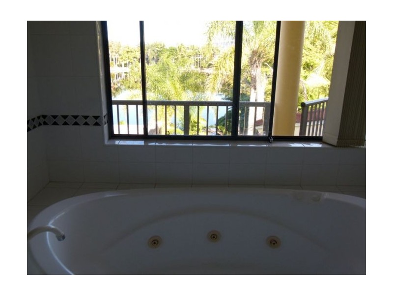 Clear Island Waters QLD 4226