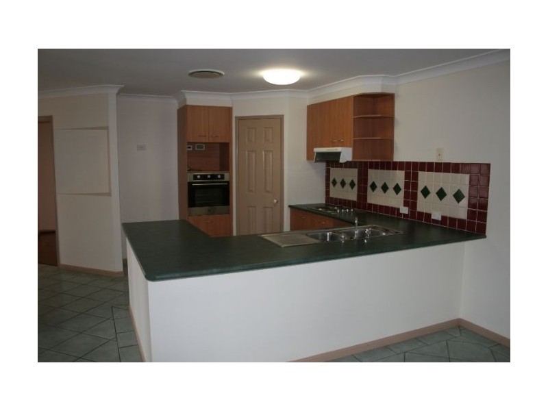 1 Gumleaf Drive, Molendinar QLD 4214
