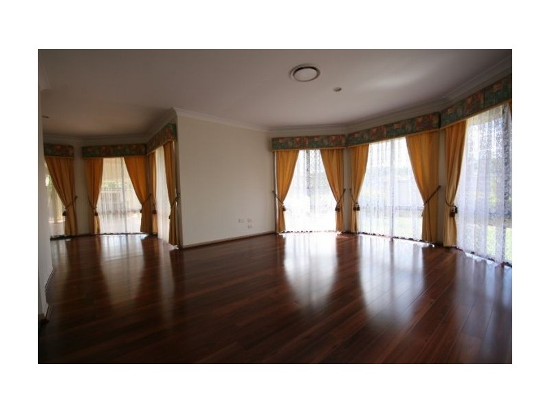 1 Gumleaf Drive, Molendinar QLD 4214