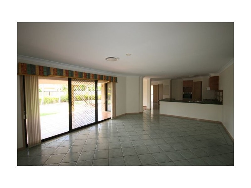 1 Gumleaf Drive, Molendinar QLD 4214