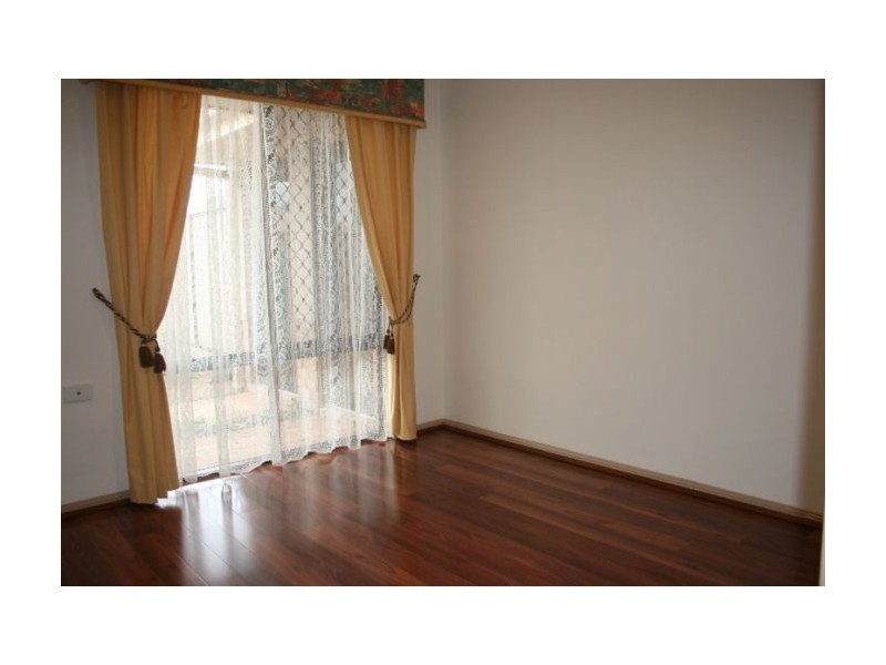 1 Gumleaf Drive, Molendinar QLD 4214