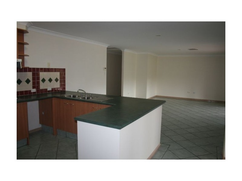 1 Gumleaf Drive, Molendinar QLD 4214