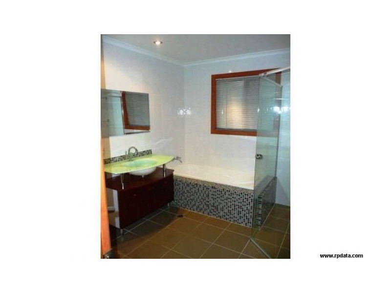 109 Kindra Avenue, Southport QLD 4215