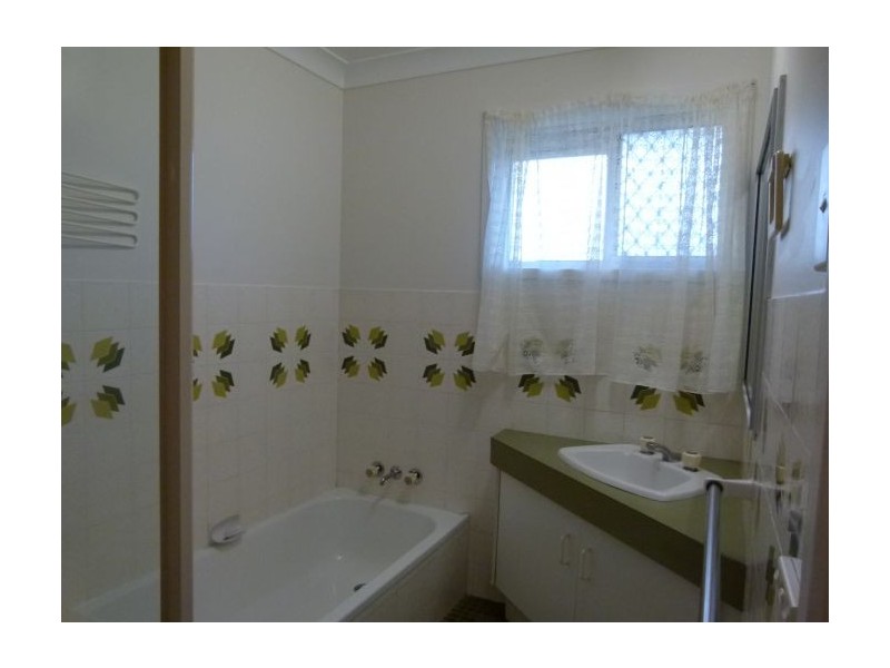 5 Miralie place, Ashmore QLD 4214